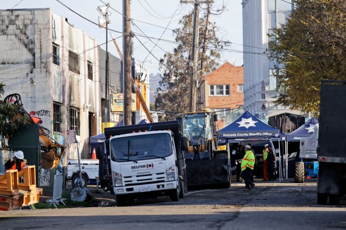 Here's What It Was Like Inside The Deadly Oakland Warehouse Party Fire Several reported dead after fire breaks out at 100 silk party in oakland