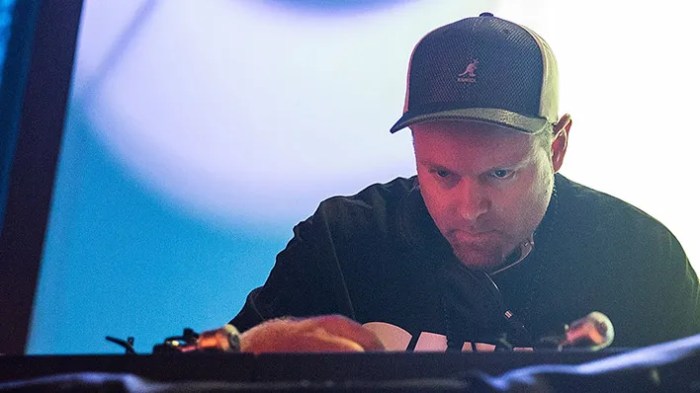 Listen to dj shadow and nils frahms bergschrund