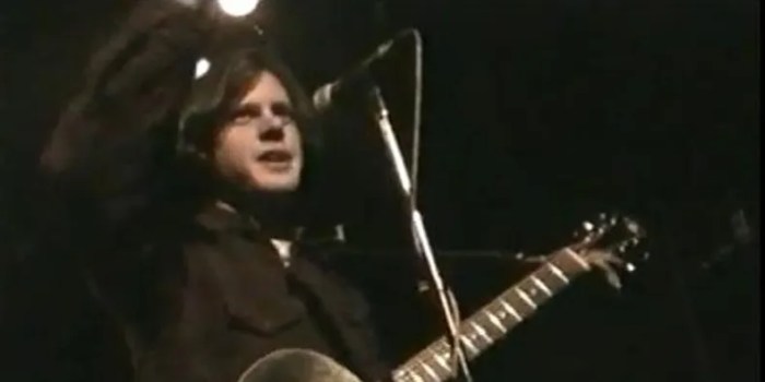 Jeff Mangum Performs Surprise Show in Brooklyn | Pitchfork Jeff mangum surfaces at elephant 6 show in nyc