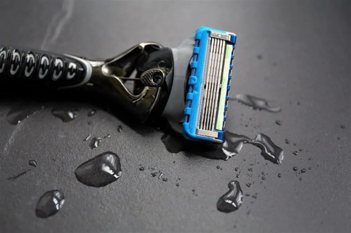 Clean a Rusty Razor Blade