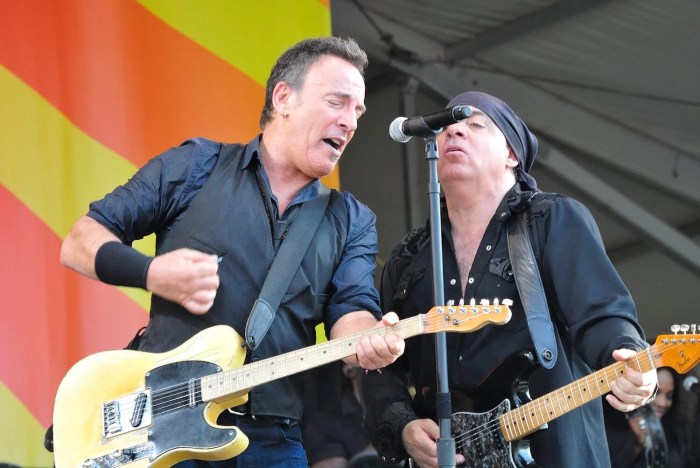Bruce springsteen e street band to play super bowl
