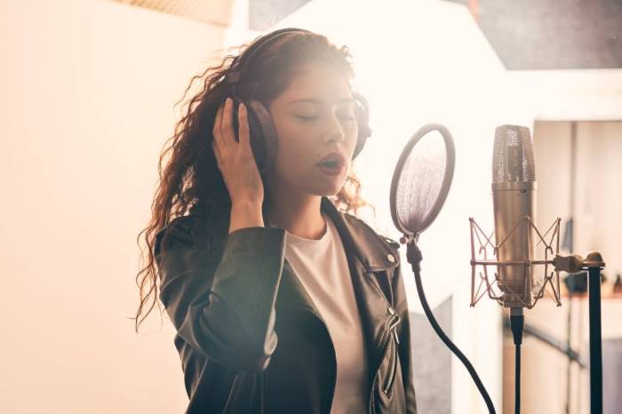 Persuasions singer sues apple over jamie xx song in iphone ad