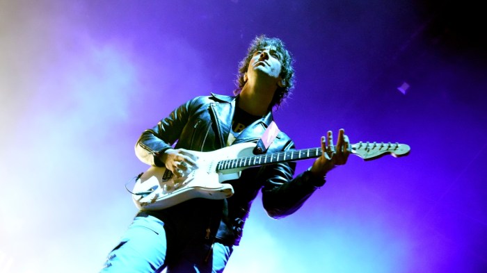 The strokes is this it in 5 minutes liner notes