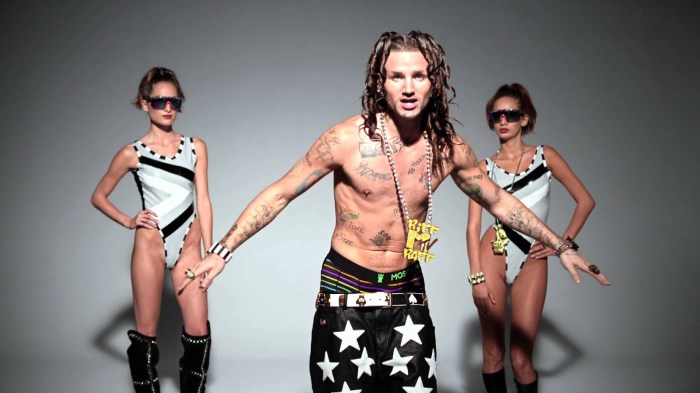 What does this mean? Under Riff Raff : r/ACDC Riff raff over under