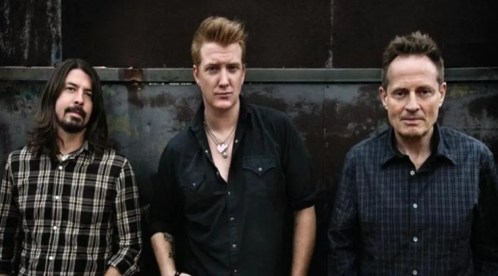 Dave Grohl e Queens Of The Stone Age farão nova parceria - VAGALUME Dave grohl qotsas josh homme and led zeps john paul jones team up