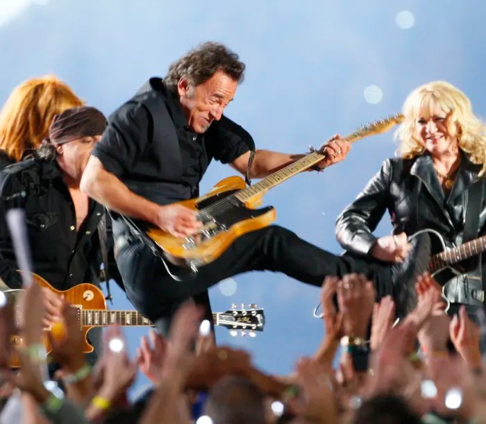 10. Bruce Springsteen y the E-Street Band (2009) from Los 15 mejores ... Bruce springsteen e street band to play super bowl