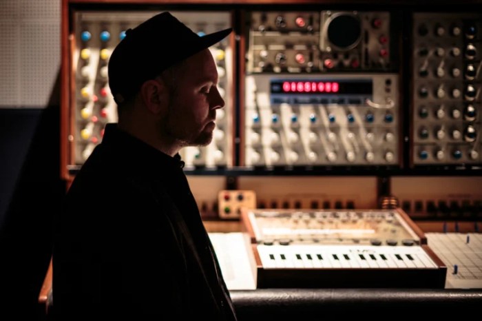 Listen to dj shadow and nils frahms bergschrund