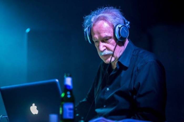 Giorgio moroder and sia share deja vu