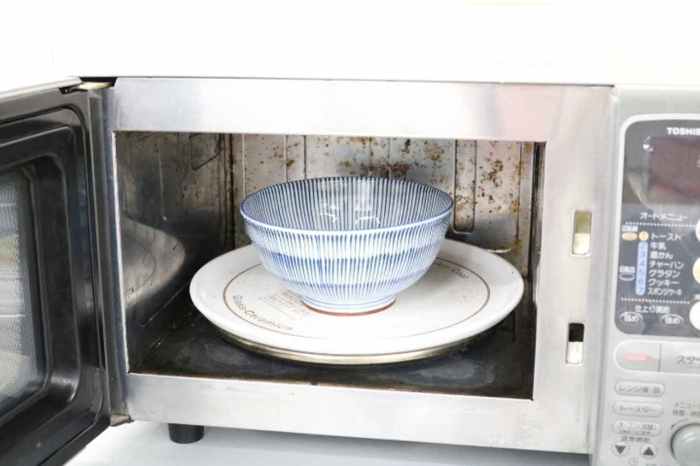 Make a Microwave Bacon and Egg Sandwich