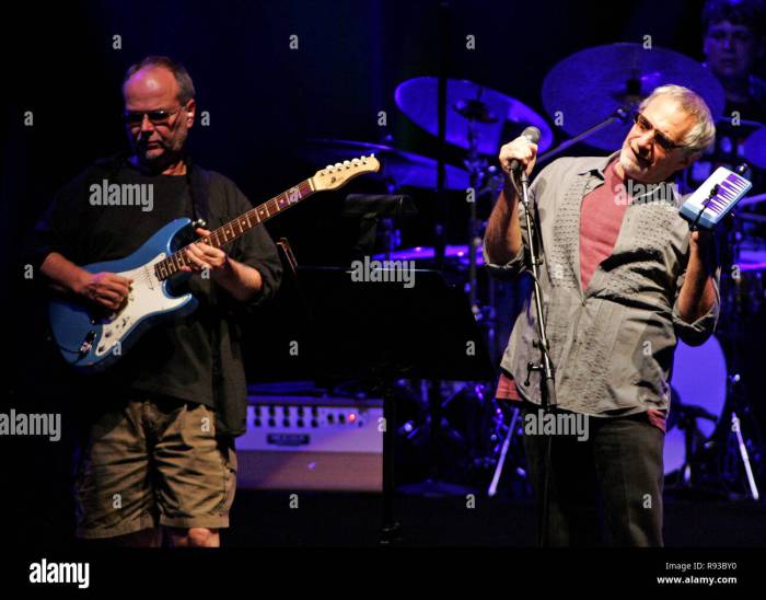 Young Donald Fagen and Walter Becker : r/steelydancirclejerk Walter beckers estate responds to donald fagen steely dan lawsuit