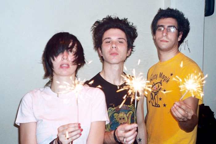 Watch yeah yeah yeahs awesome phenomena isolation performance
