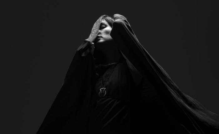Zola Jesus publica un EP grabado en una capilla de Cappadocia (Turquía ... Zola jesus var psychic ills wymond miles to play the sacred bones fifth anniversary celebration